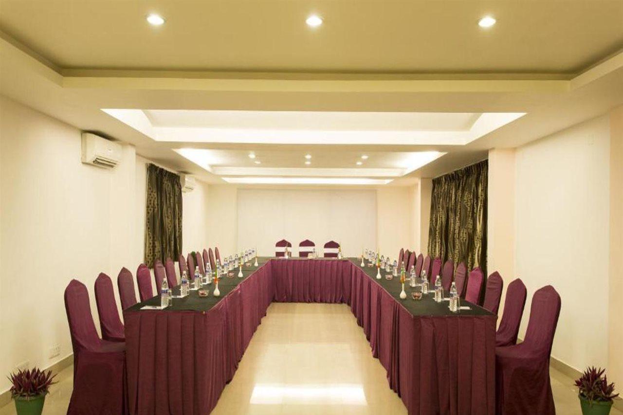 สเตอร์ลิง เยลาคีรี Hotel ภายนอก รูปภาพ