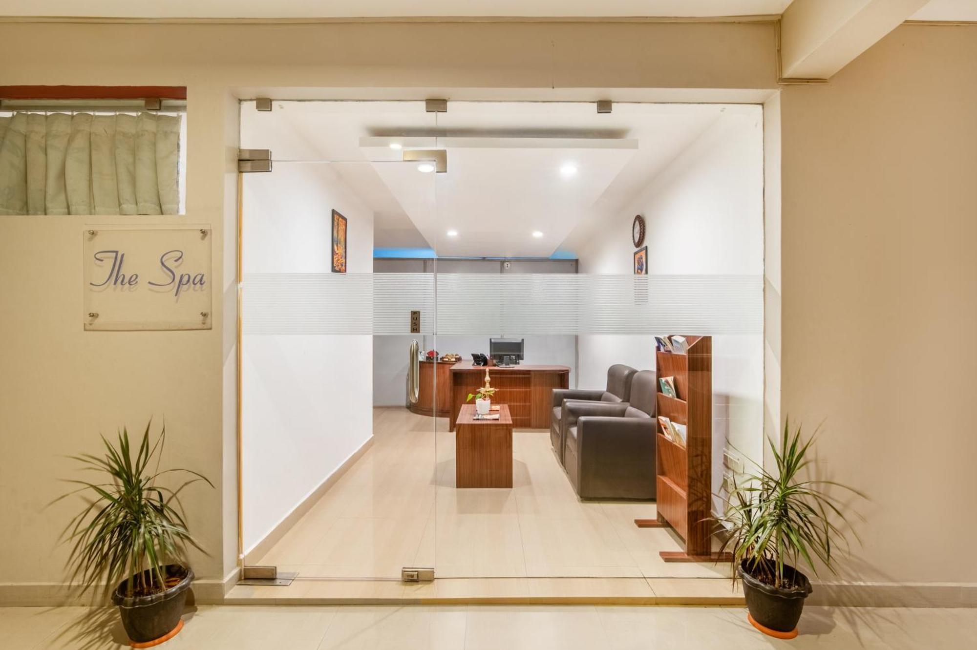สเตอร์ลิง เยลาคีรี Hotel ภายนอก รูปภาพ