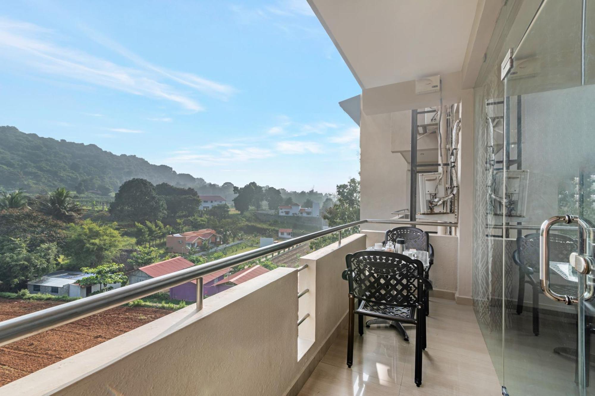 สเตอร์ลิง เยลาคีรี Hotel ภายนอก รูปภาพ