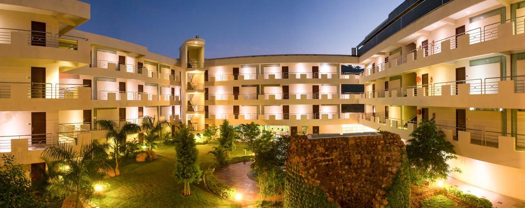สเตอร์ลิง เยลาคีรี Hotel ภายนอก รูปภาพ