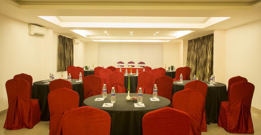 สเตอร์ลิง เยลาคีรี Hotel ภายนอก รูปภาพ